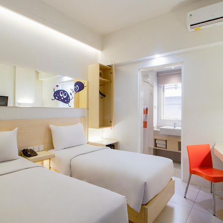 Cleo Hotel Tunjungan Surabaja Zewnętrze zdjęcie
