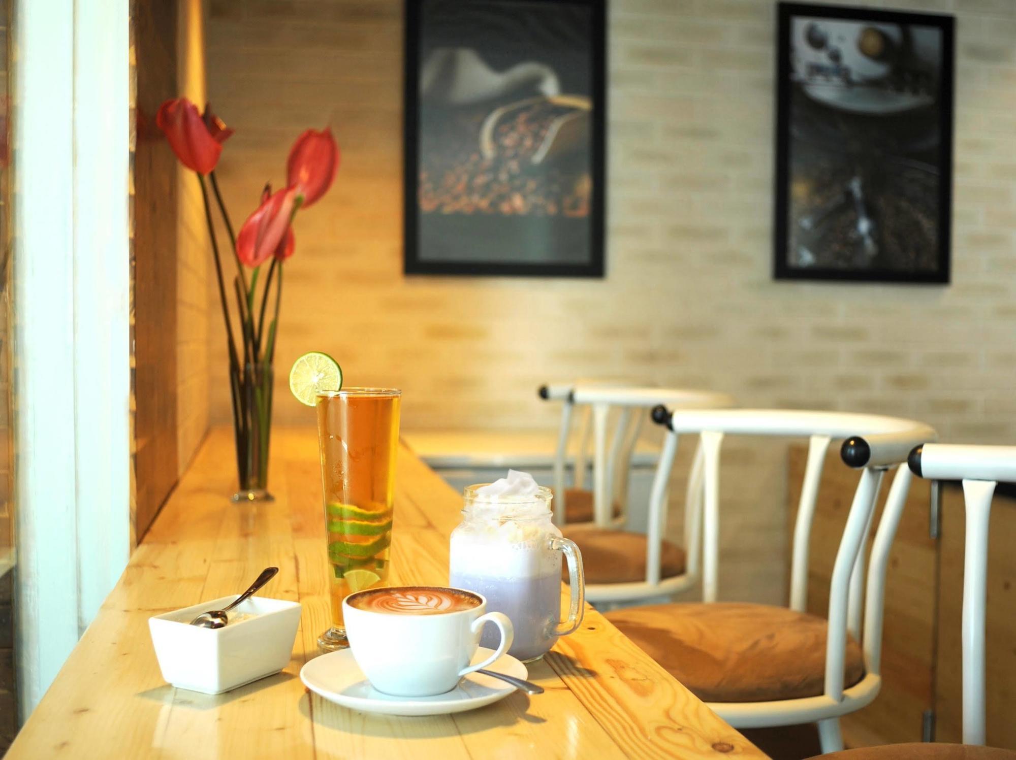 Cleo Hotel Tunjungan Surabaja Zewnętrze zdjęcie